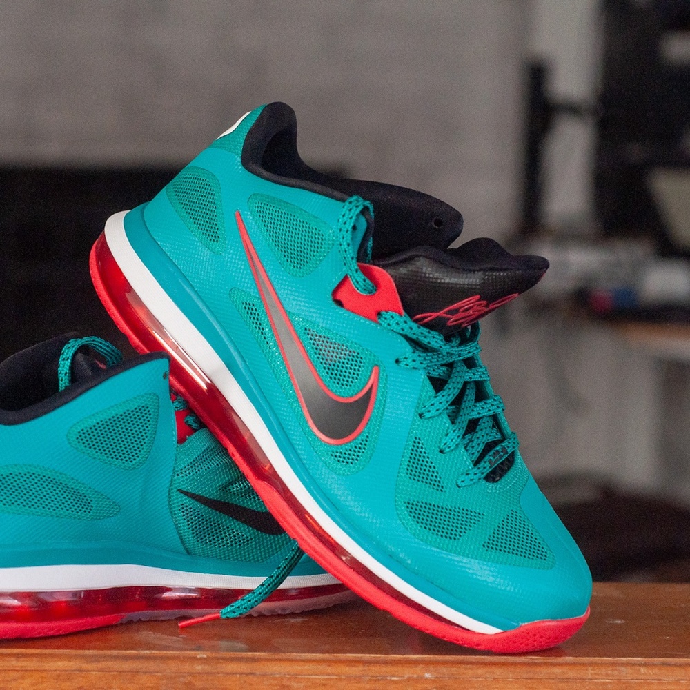 Liverpool Green, Black, Action Red Nike Lebron IX Low Sz 10.5 BNWOB